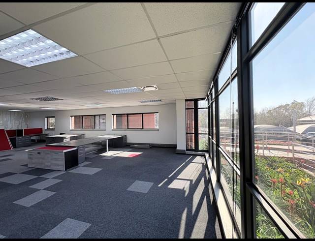 354M² OFFICE TO LET IN MIDRIDGE PARK